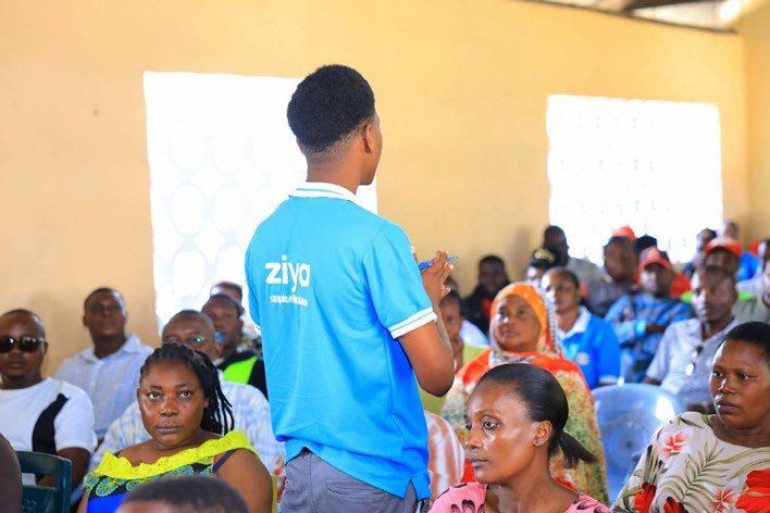 A Ziya officer leading a community group session